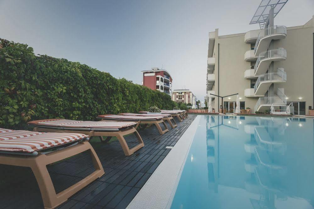 Hotel Principe Residence Vasto Bagian luar foto