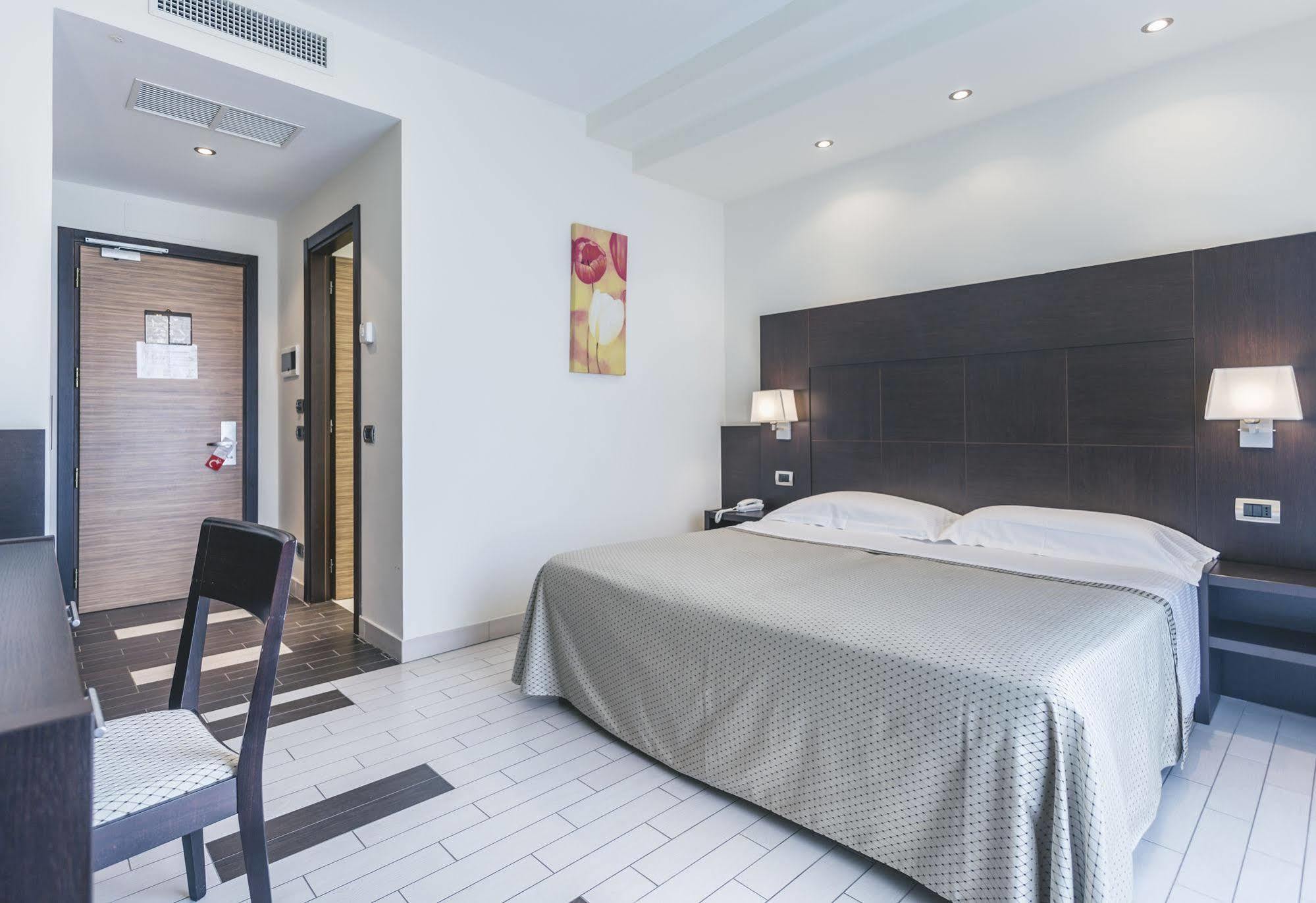 Hotel Principe Residence Vasto Bagian luar foto